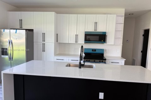 Casa en alquiler en Lehigh Acres, Florida, 3 dormitorios, 134.34 m2 № 1993341 - foto 11