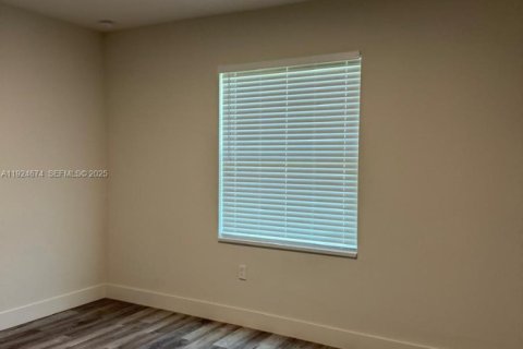 Casa en alquiler en Lehigh Acres, Florida, 3 dormitorios, 134.34 m2 № 1993341 - foto 6