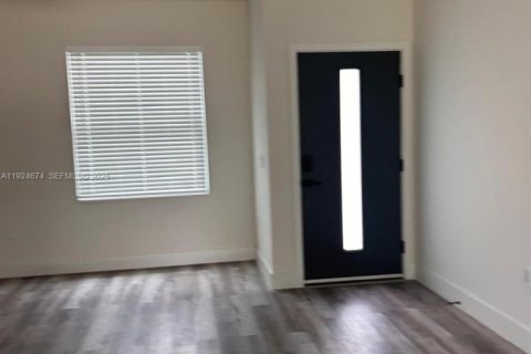 Casa en alquiler en Lehigh Acres, Florida, 3 dormitorios, 134.34 m2 № 1993341 - foto 5