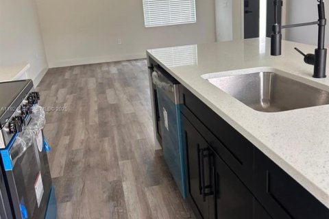 Casa en alquiler en Lehigh Acres, Florida, 3 dormitorios, 134.34 m2 № 1993341 - foto 14