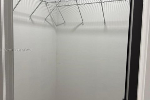 Casa en alquiler en Lehigh Acres, Florida, 3 dormitorios, 134.34 m2 № 1993341 - foto 9