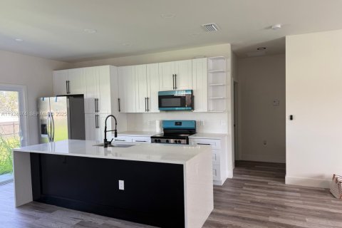 Casa en alquiler en Lehigh Acres, Florida, 3 dormitorios, 134.34 m2 № 1993341 - foto 7