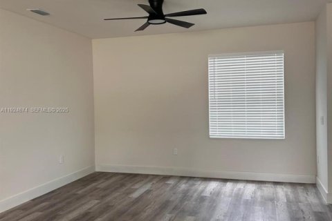 Casa en alquiler en Lehigh Acres, Florida, 3 dormitorios, 134.34 m2 № 1993341 - foto 4