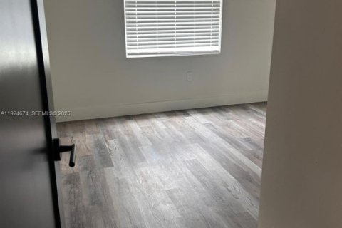 Casa en alquiler en Lehigh Acres, Florida, 3 dormitorios, 134.34 m2 № 1993341 - foto 19