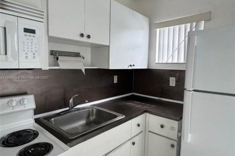 Townhouse in Miami, Florida 2 bedrooms, 80.64 sq.m. № 1956016 - photo 2