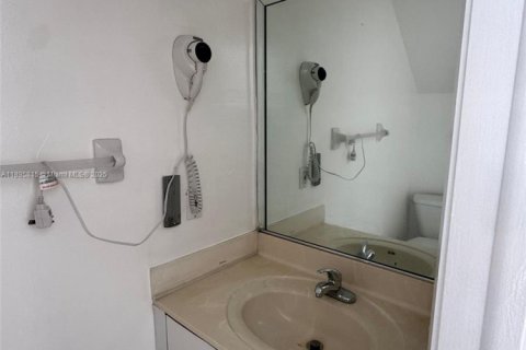 Townhouse in Miami, Florida 2 bedrooms, 80.64 sq.m. № 1956016 - photo 4