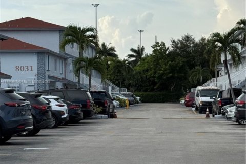 Townhouse in Miami, Florida 2 bedrooms, 80.64 sq.m. № 1956016 - photo 18