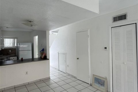 Townhouse in Miami, Florida 2 bedrooms, 80.64 sq.m. № 1956016 - photo 6