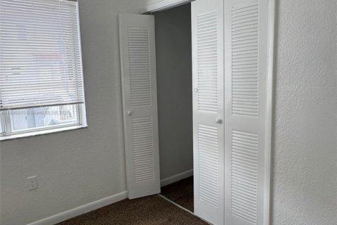 Townhouse in Miami, Florida 2 bedrooms, 80.64 sq.m. № 1956016 - photo 9