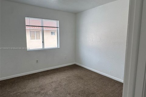 Townhouse in Miami, Florida 2 bedrooms, 80.64 sq.m. № 1956016 - photo 12