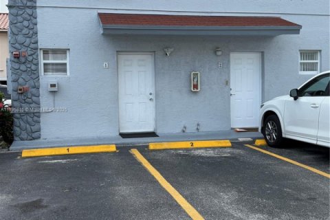 Townhouse in Miami, Florida 2 bedrooms, 80.64 sq.m. № 1956016 - photo 16