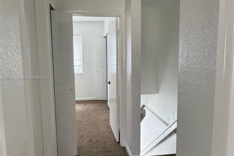 Townhouse in Miami, Florida 2 bedrooms, 80.64 sq.m. № 1956016 - photo 11