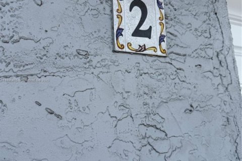 Townhouse in Miami, Florida 2 bedrooms, 80.64 sq.m. № 1956016 - photo 15