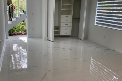 Appartement à louer à Miami, Floride: 279.26 m2 № 2080724 - photo 3