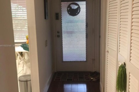 Condominio en alquiler en Coconut Creek, Florida, 1 dormitorio, 76.09 m2 № 1992190 - foto 2