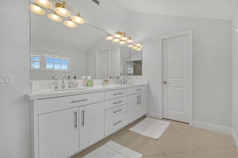Купить таунхаус в Джуно-Бич, Флорида 8 комнат, 252.69м2, № 2178792 - фото 12