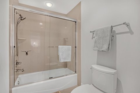Купить таунхаус в Джуно-Бич, Флорида 8 комнат, 252.69м2, № 2178792 - фото 28