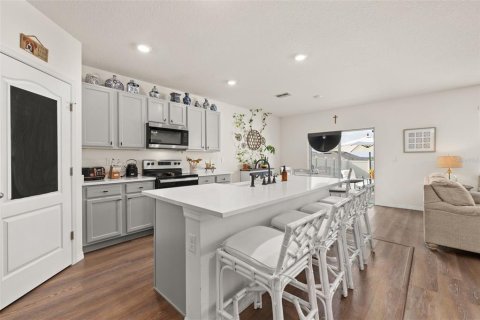 House in Lake Alfred, Florida 5 bedrooms, 248.42 sq.m. № 1776809 - photo 12