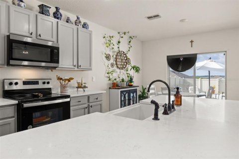 House in Lake Alfred, Florida 5 bedrooms, 248.42 sq.m. № 1776809 - photo 8