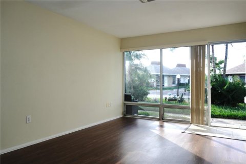 Condo in Holiday, Florida, 2 bedrooms  № 1817361 - photo 4
