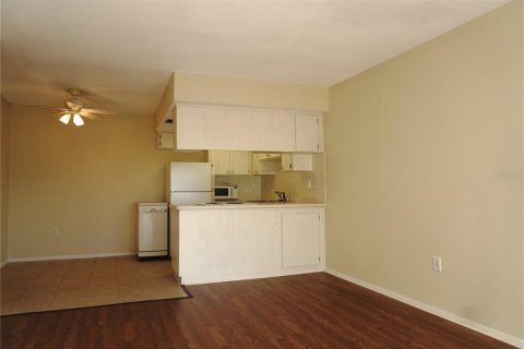 Condo in Holiday, Florida, 2 bedrooms  № 1817361 - photo 7