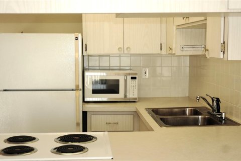 Condo in Holiday, Florida, 2 bedrooms  № 1817361 - photo 9