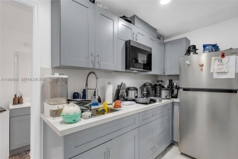 Immobilier commercial à louer à Homestead, Floride: 1 chambre, 91.97 m2 № 2023888 - photo 4