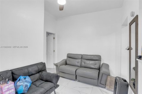 Immobilier commercial à louer à Homestead, Floride: 1 chambre, 91.97 m2 № 2023888 - photo 3