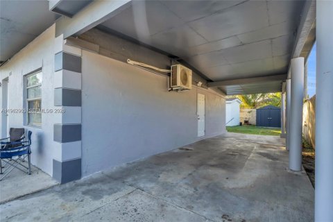 Immobilier commercial à louer à Homestead, Floride: 1 chambre, 91.97 m2 № 2023888 - photo 6