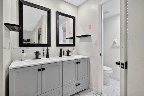 Condominio en venta en Davie, Florida, 2 dormitorios, 117.99 m2 № 1881524 - foto 16