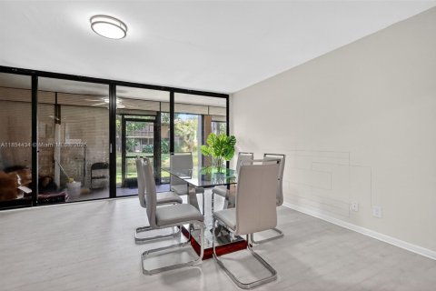 Condominio en venta en Davie, Florida, 2 dormitorios, 117.99 m2 № 1881524 - foto 12