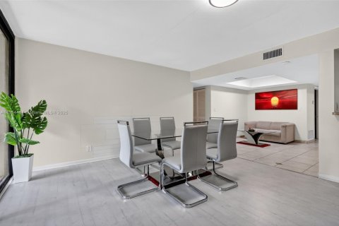 Condominio en venta en Davie, Florida, 2 dormitorios, 117.99 m2 № 1881524 - foto 10