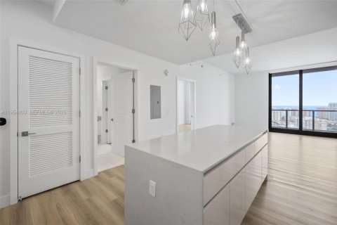 Copropriété à louer à Hallandale Beach, Floride: 2 chambres, 117.43 m2 № 2009134 - photo 4