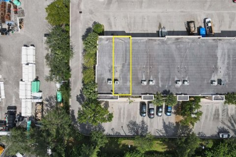 Propiedad comercial en venta en West Palm Beach, Florida № 1210125 - foto 1
