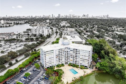 Copropriété à louer à Miami, Floride: 1 chambre, 76.64 m2 № 1976923 - photo 1