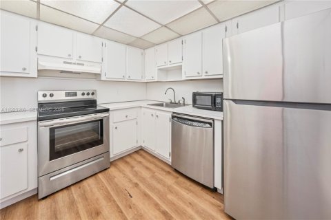 Copropriété à louer à Miami, Floride: 1 chambre, 76.64 m2 № 1976923 - photo 7