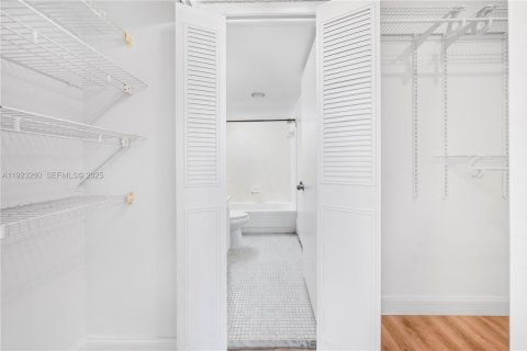 Copropriété à louer à Miami, Floride: 1 chambre, 76.64 m2 № 1976923 - photo 13
