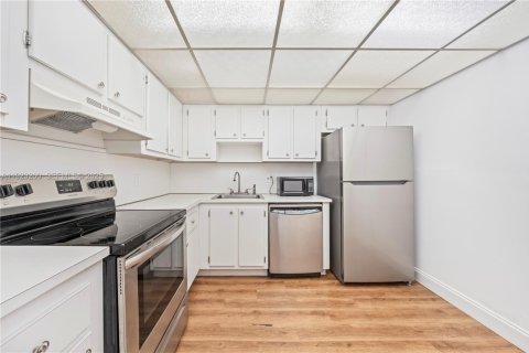 Copropriété à louer à Miami, Floride: 1 chambre, 76.64 m2 № 1976923 - photo 6