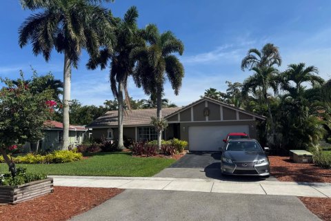 House in Coral Springs, Florida 3 bedrooms, 180.6 sq.m. № 2260127