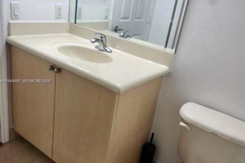 Touwnhouse à vendre à Miami, Floride: 4 chambres, 166.57 m2 № 1998314 - photo 7