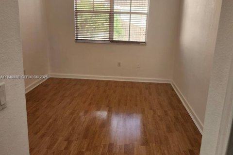 Touwnhouse à vendre à Miami, Floride: 4 chambres, 166.57 m2 № 1998314 - photo 9