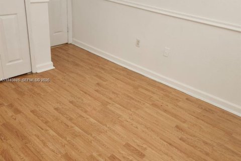 Touwnhouse à vendre à Miami, Floride: 4 chambres, 166.57 m2 № 1998314 - photo 15