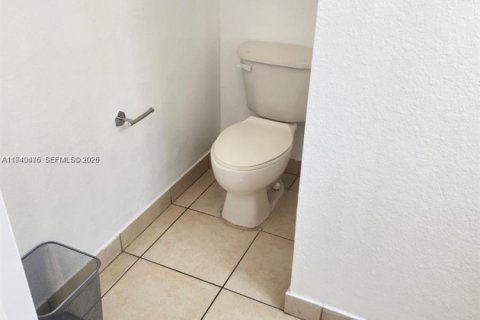 Touwnhouse à vendre à Miami, Floride: 4 chambres, 166.57 m2 № 1998314 - photo 18