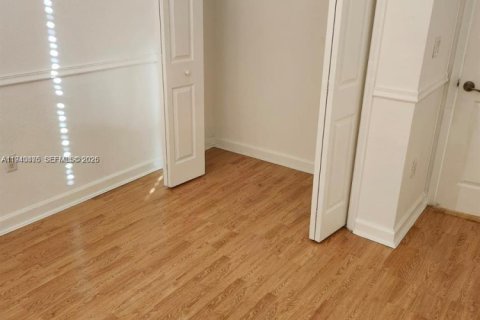 Touwnhouse à vendre à Miami, Floride: 4 chambres, 166.57 m2 № 1998314 - photo 16