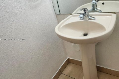 Touwnhouse à vendre à Miami, Floride: 4 chambres, 166.57 m2 № 1998314 - photo 19