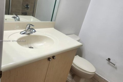 Touwnhouse à vendre à Miami, Floride: 4 chambres, 166.57 m2 № 1998314 - photo 11