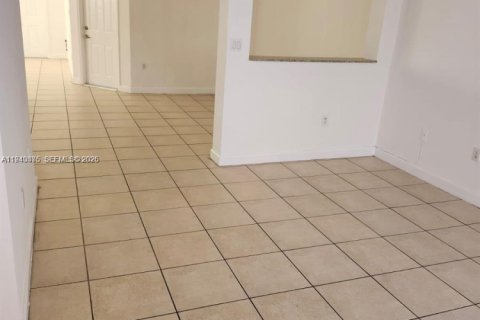 Touwnhouse à vendre à Miami, Floride: 4 chambres, 166.57 m2 № 1998314 - photo 29