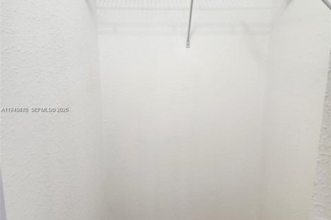 Touwnhouse à vendre à Miami, Floride: 4 chambres, 166.57 m2 № 1998314 - photo 17