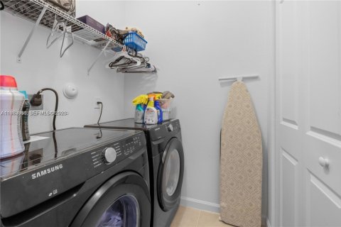 House in Homestead, Florida 3 bedrooms, 153.38 sq.m. № 2030738 - photo 3