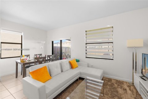 House in Homestead, Florida 3 bedrooms, 153.38 sq.m. № 2030738 - photo 12